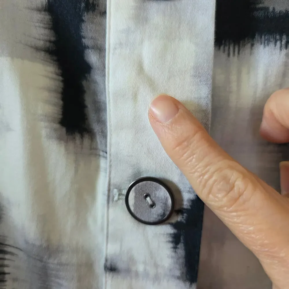 Chicos Abstract Print Button Front Jacket Womens Size 1 Black Gray 3 4 Sleeve - Picture 7 of 12